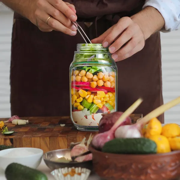 Marve_Salad_Pod_Mason_Jar_Side_Open_Portable_Salad_Container_With_Leakproof_Dressing_Compartment_Reusable_Salad_Bottle_Lunch_Jar_For_Meal_Prep_Office_Lunch_Travel_Camping_Picnic