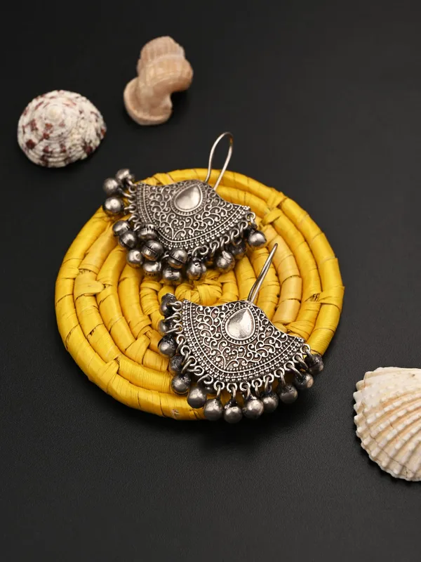 Oxidised_Silver_Pearl_Fan_Jhumka_Earrings