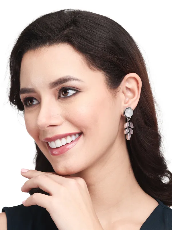 Silver_Oxidised_leaf_drop_earring
