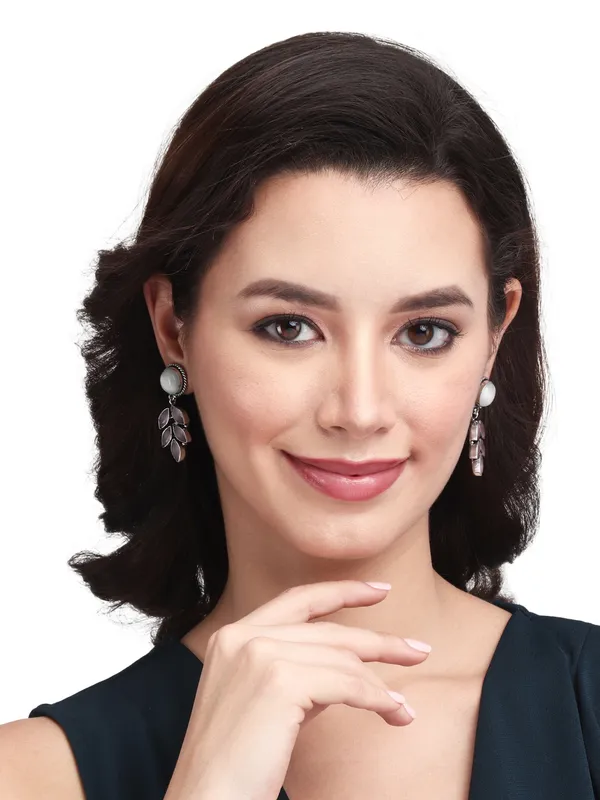 Silver_Oxidised_leaf_drop_earring