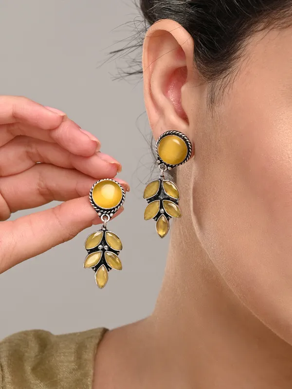Silver_Oxidised_leaf_drop_earring