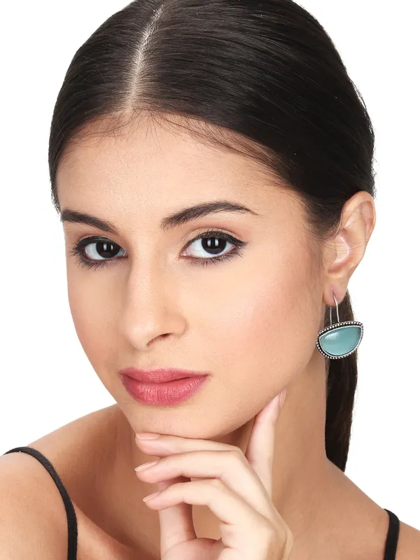 Silver_Oxidized_Drop_Earrings_with_Monalisa_Stone