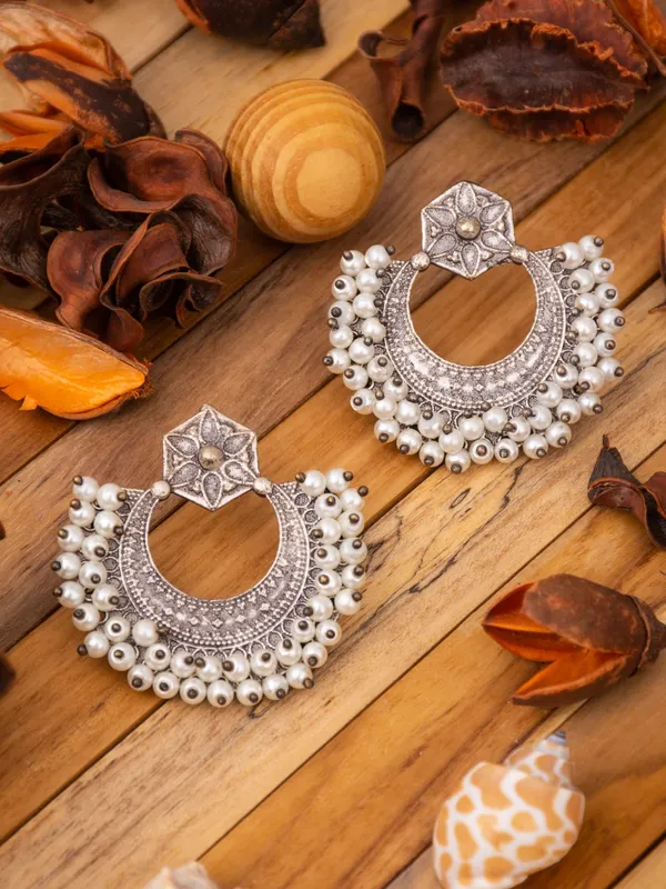 Silver_Oxydised_Finish_Chandbali_With_Beaded_Edge