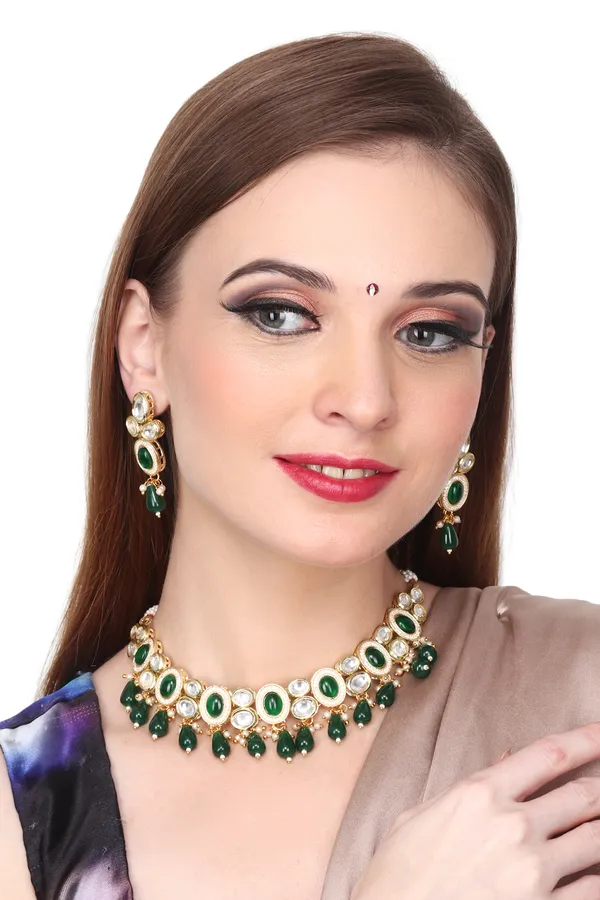 Gold_plated_Kundan_choker_set_with_green_stone