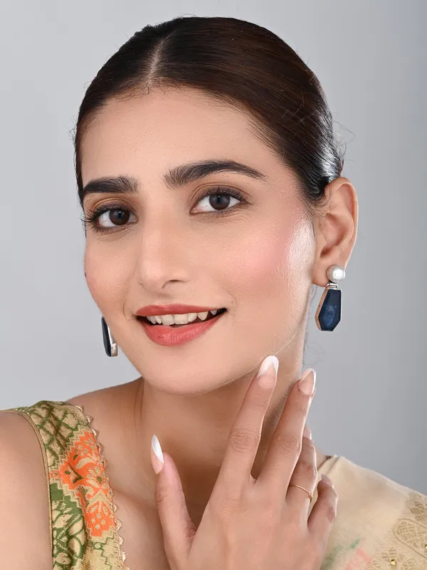 Women_Silver-Plated_Contemporary_Drop_Earrings