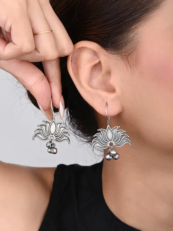 Silver_Bloom_Drop_Earrings