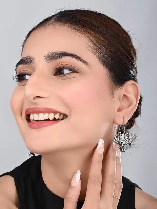 Silver_Bloom_Drop_Earrings