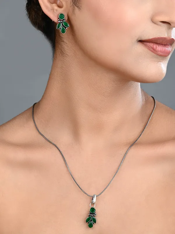 Elegant_Crystal_Pendant_Necklace_Set_with_Matching_Drop_Earrings