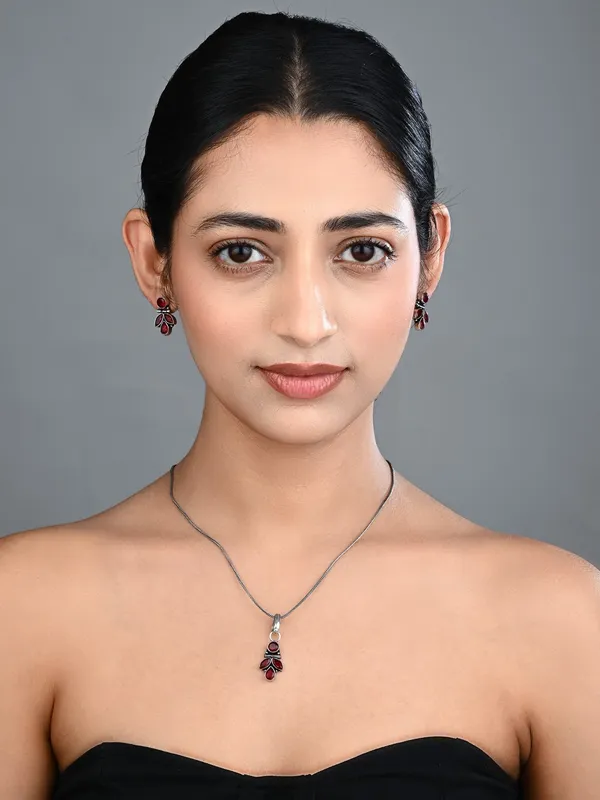 Elegant_Crystal_Pendant_Necklace_Set_with_Matching_Drop_Earrings