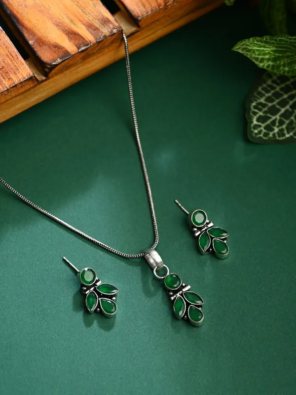 Elegant_Crystal_Pendant_Necklace_Set_with_Matching_Drop_Earrings