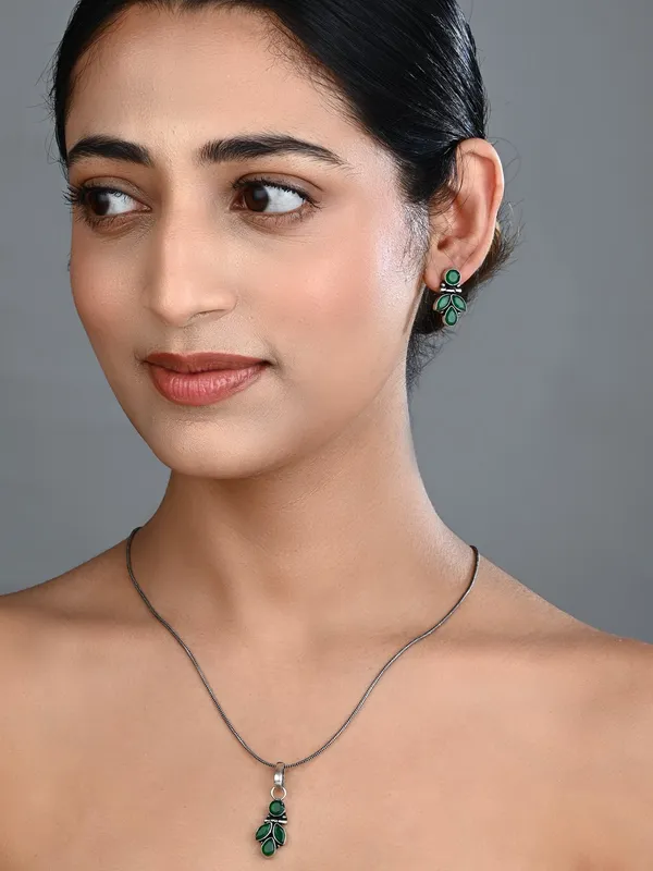 Elegant_Crystal_Pendant_Necklace_Set_with_Matching_Drop_Earrings