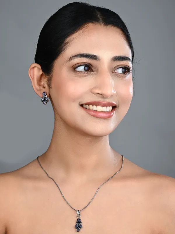 Elegant_Crystal_Pendant_Necklace_Set_with_Matching_Drop_Earrings