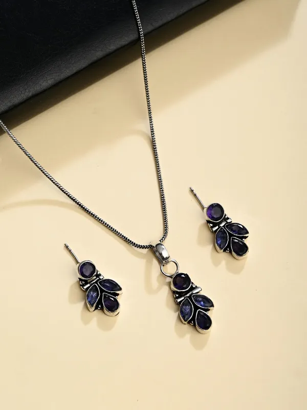 Elegant_Crystal_Pendant_Necklace_Set_With_Matching_Drop_Earrings
