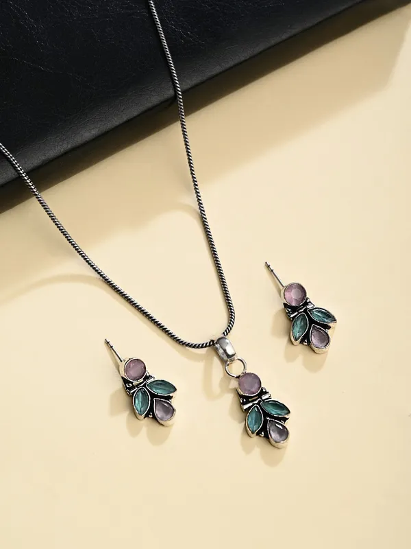 Elegant_Crystal_Pendant_Necklace_Set_with_Matching_Drop_Earrings