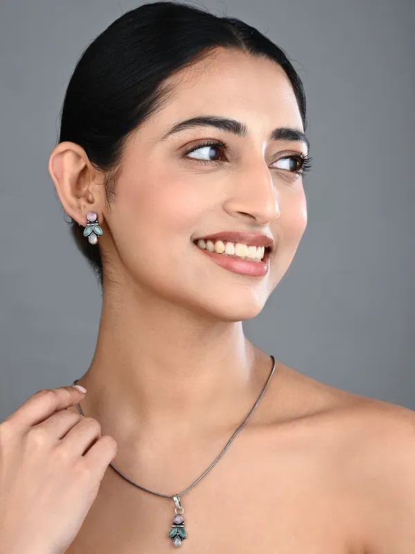 Elegant_Crystal_Pendant_Necklace_Set_with_Matching_Drop_Earrings
