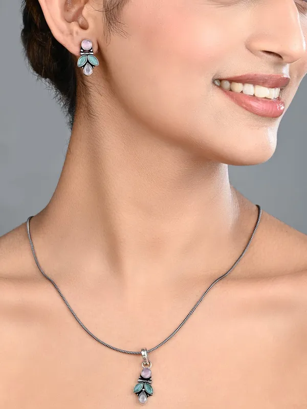 Elegant_Crystal_Pendant_Necklace_Set_With_Matching_Drop_Earrings