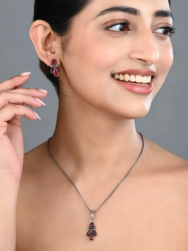 Elegant_Crystal_Pendant_Necklace_Set_with_Matching_Drop_Earrings
