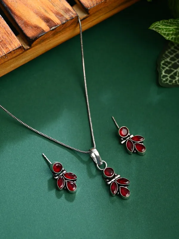 Elegant_Crystal_Pendant_Necklace_Set_With_Matching_Drop_Earrings