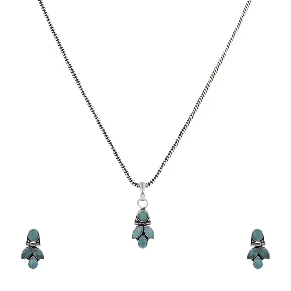 Elegant_Crystal_Pendant_Necklace_Set_with_Matching_Drop_Earrings