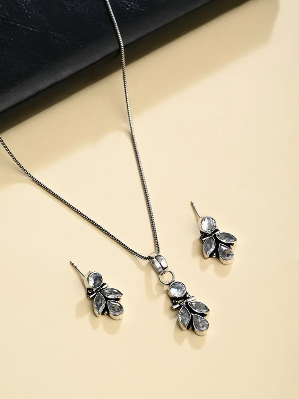 Elegant_Crystal_Pendant_Necklace_Set_with_Matching_Drop_Earrings