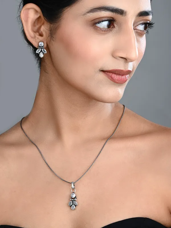 Elegant_Crystal_Pendant_Necklace_Set_With_Matching_Drop_Earrings