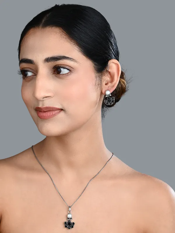 Floral_Crystal_Pendant_Necklace_Set_with_Matching_Stud_Earrings