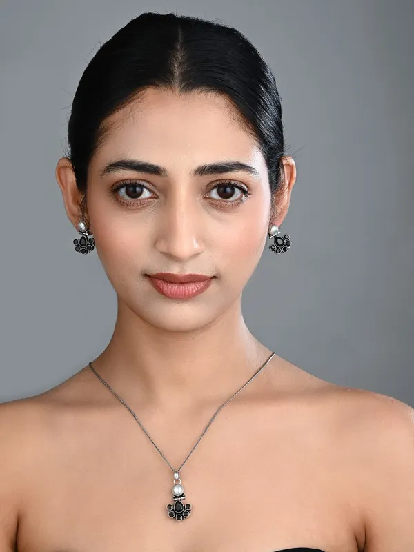 Floral_Crystal_Pendant_Necklace_Set_with_Matching_Stud_Earrings