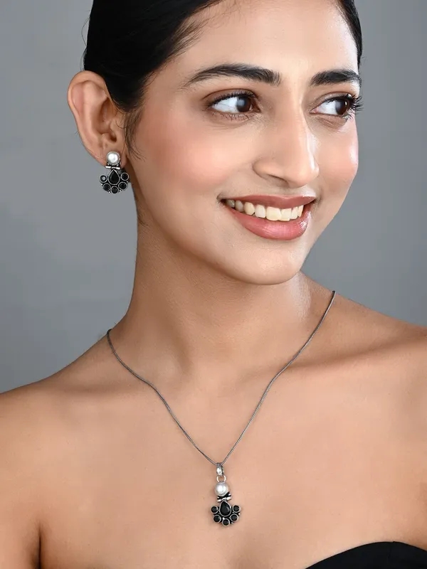 Floral_Crystal_Pendant_Necklace_Set_with_Matching_Stud_Earrings