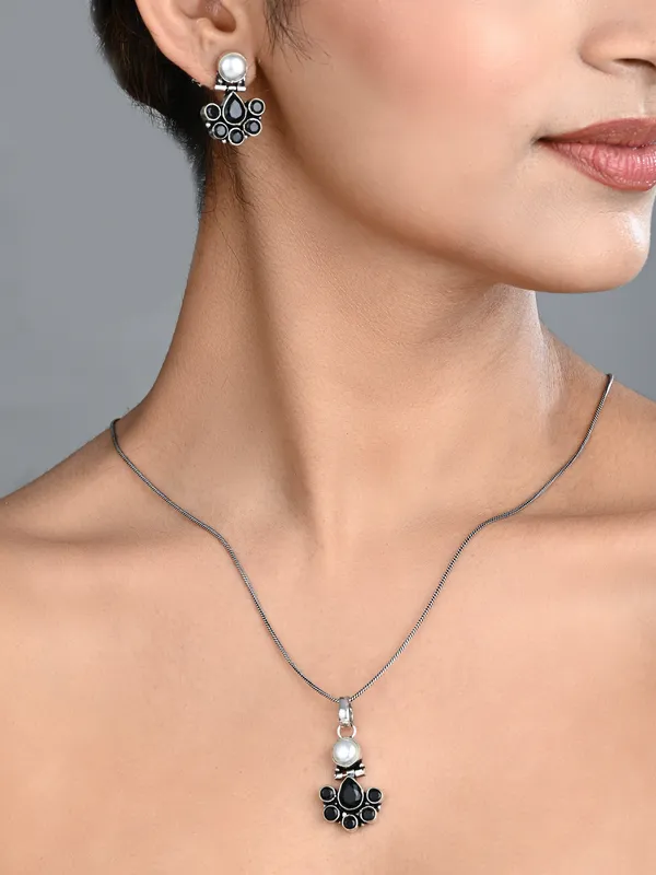 Floral_Crystal_Pendant_Necklace_Set_with_Matching_Stud_Earrings