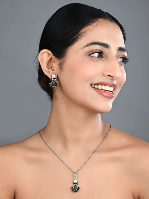 Floral_Crystal_Pendant_Necklace_Set_with_Matching_Stud_Earrings