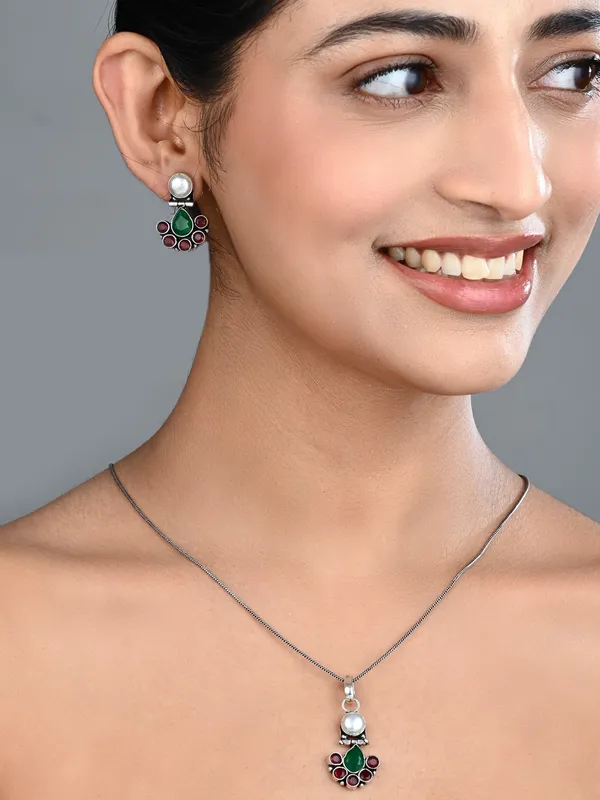 Floral_Crystal_Pendant_Necklace_Set_with_Matching_Stud_Earrings