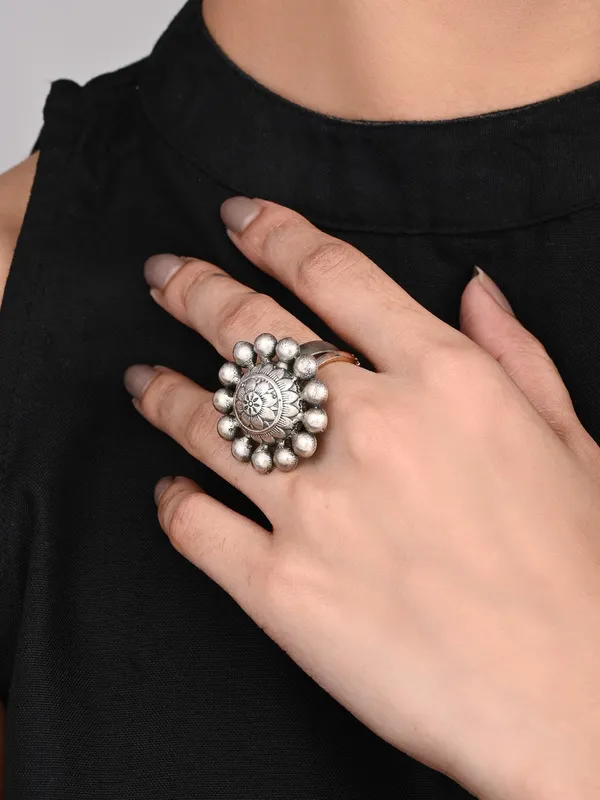 Handcrafted_Oxidised_Silver_Floral_Statement_Ring
