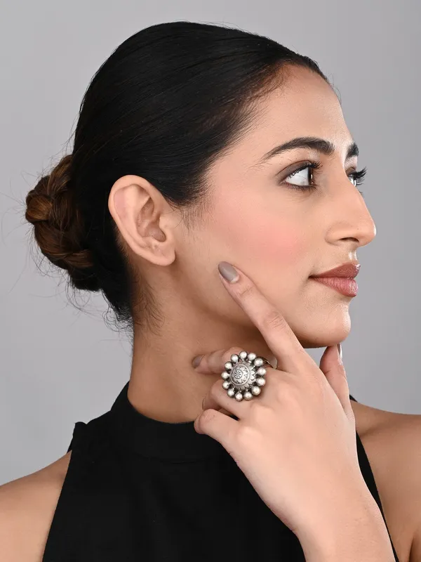Handcrafted_Oxidised_Silver_Floral_Statement_Ring