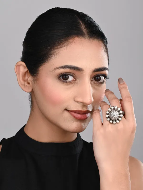 Handcrafted_Oxidised_Silver_Floral_Statement_Ring