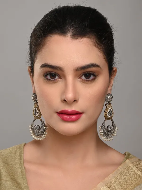 Dual-Tone_Chandelier_Earrings_with_Filigree_Elegance