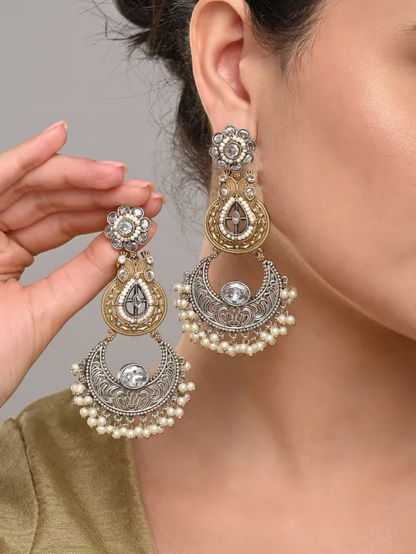 Dual-Tone_Chandelier_Earrings_with_Filigree_Elegance