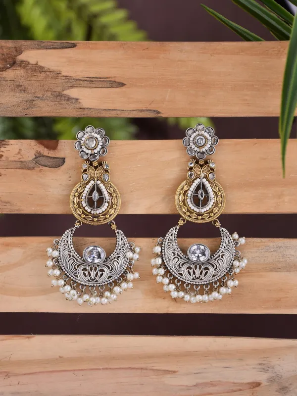 Dual_Tone_Chandelier_Earrings_With_Filigree_Elegance