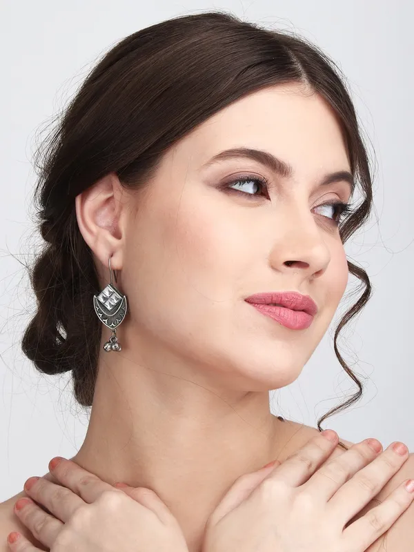 Tribal_Shield_Oxidised_Drop_Earrings