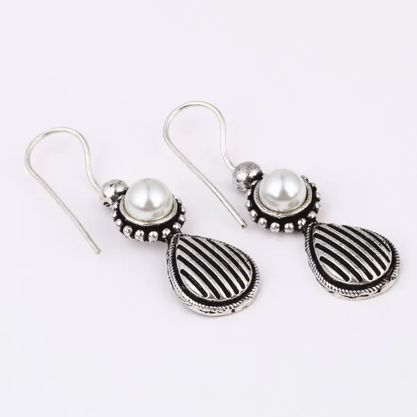 Silver_plated_drop_earring
