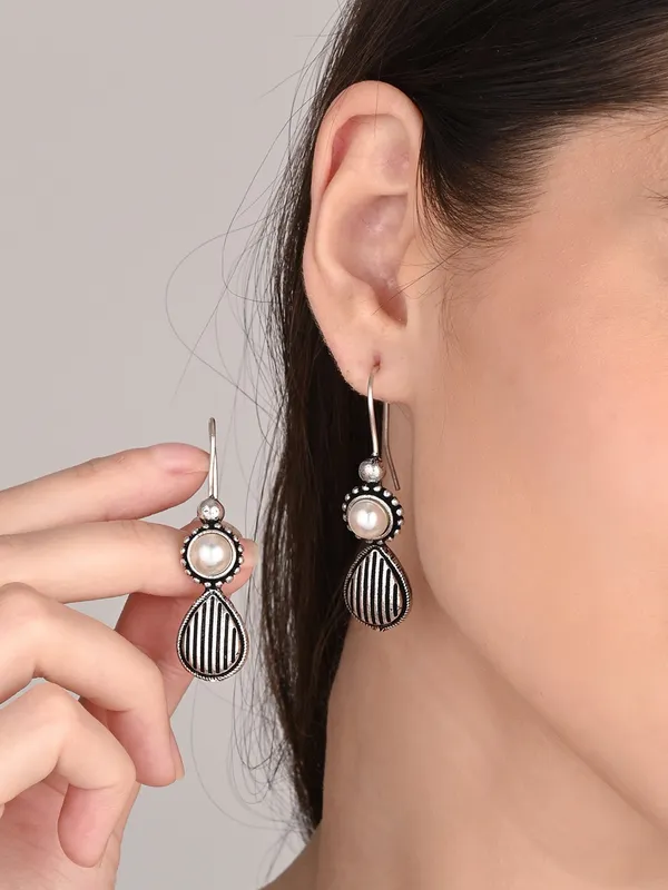 Silver_plated_drop_earring