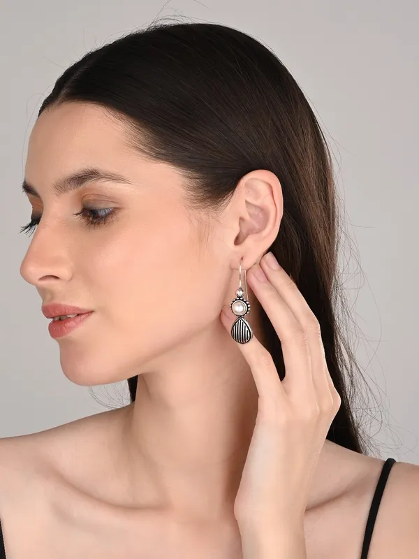 Silver_plated_drop_earring