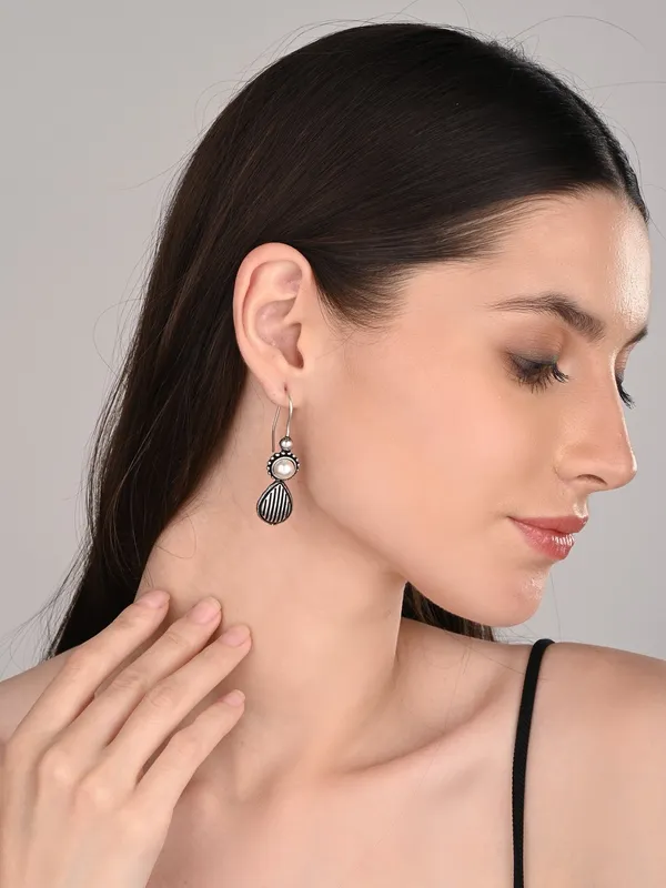 Silver_plated_drop_earring