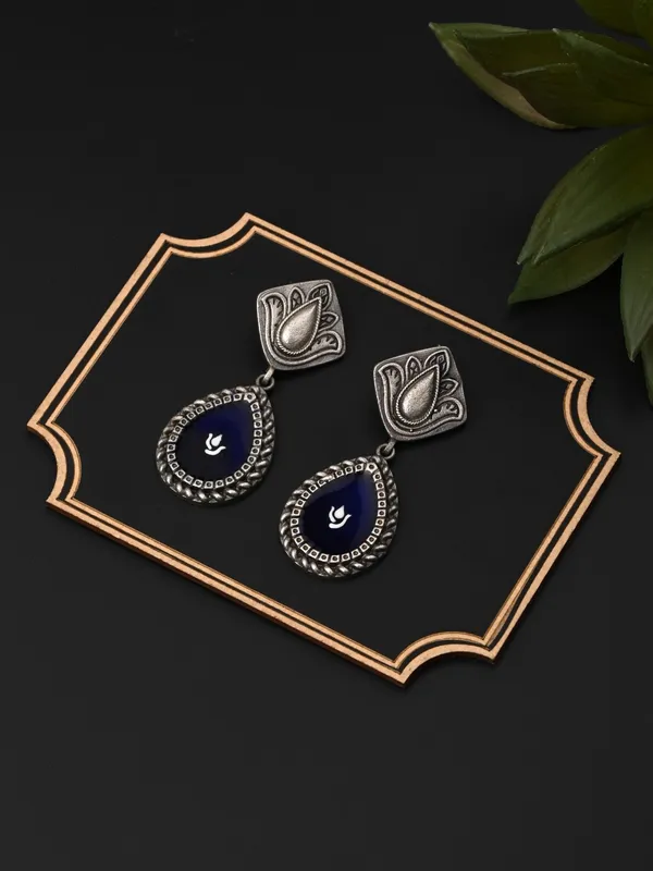 Hand_painted_pear_shaped_drop_earring