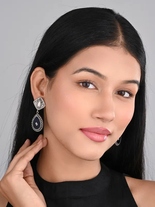 Hand_painted_pear_shaped_drop_earring