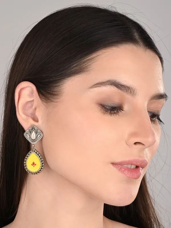 Hand_painted_pear_shaped_drop_earring