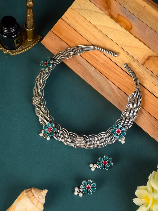 Oxidised_Silver_Red-Green_Floral_Hasli_Necklace_Set