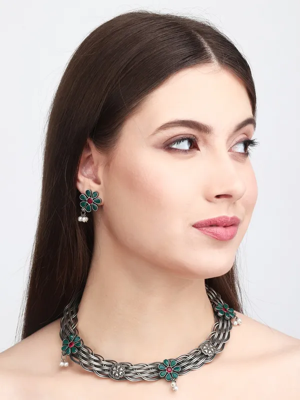 Oxidised_Silver_Red-Green_Floral_Hasli_Necklace_Set