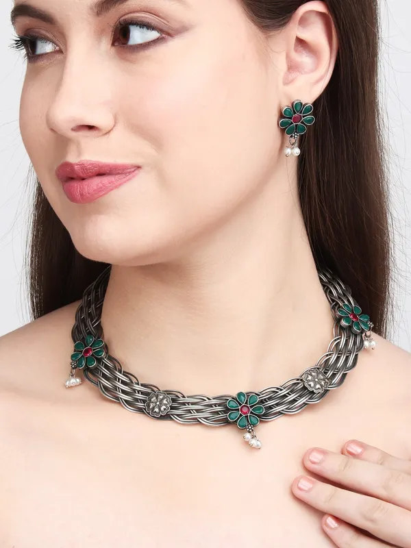 Oxidised_Silver_Red-Green_Floral_Hasli_Necklace_Set