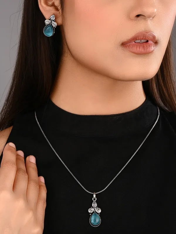 Silver_Oxydised_Delicate_Ad_Stone_Pendant_Set