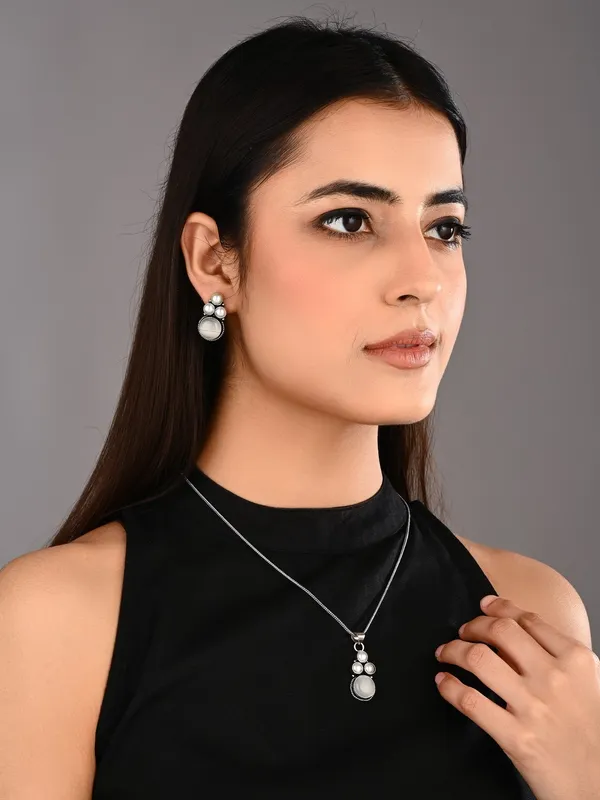Silver_Oxidised_finish_Pearl_&_Stone__pendant_Set_Blue